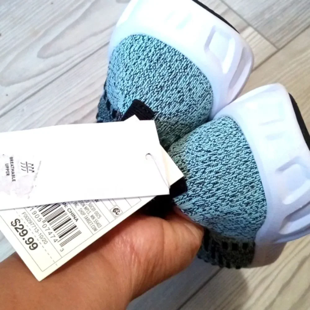 (57-3543)  All in Motion Shoes Sz 4